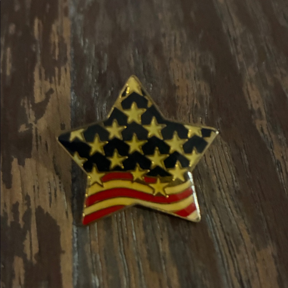 Patriotic USA Flag and Star Pins - Picture 5 of 6